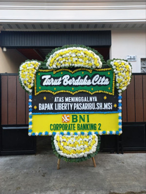 Papan Bunga Duka di Danowudu
